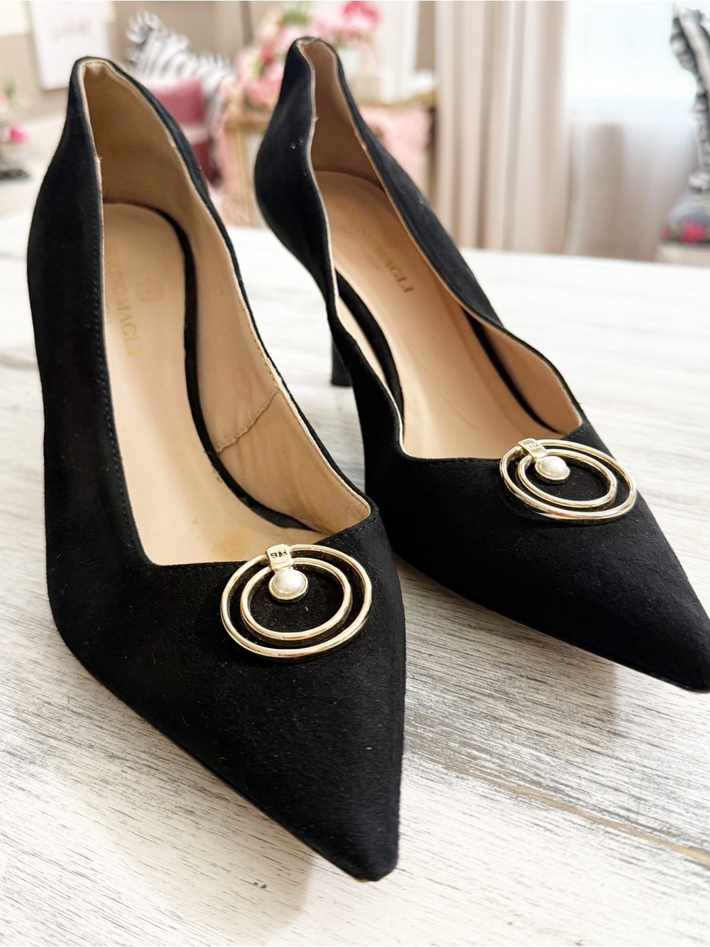 Bruno Magli Black Suede Pointed Toe Pumps with Gold Ring Pearl Accent size 40.5